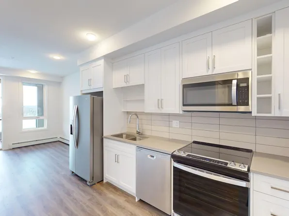 3932 University Ave NW #528, Calgary, AB T3B 6P6
