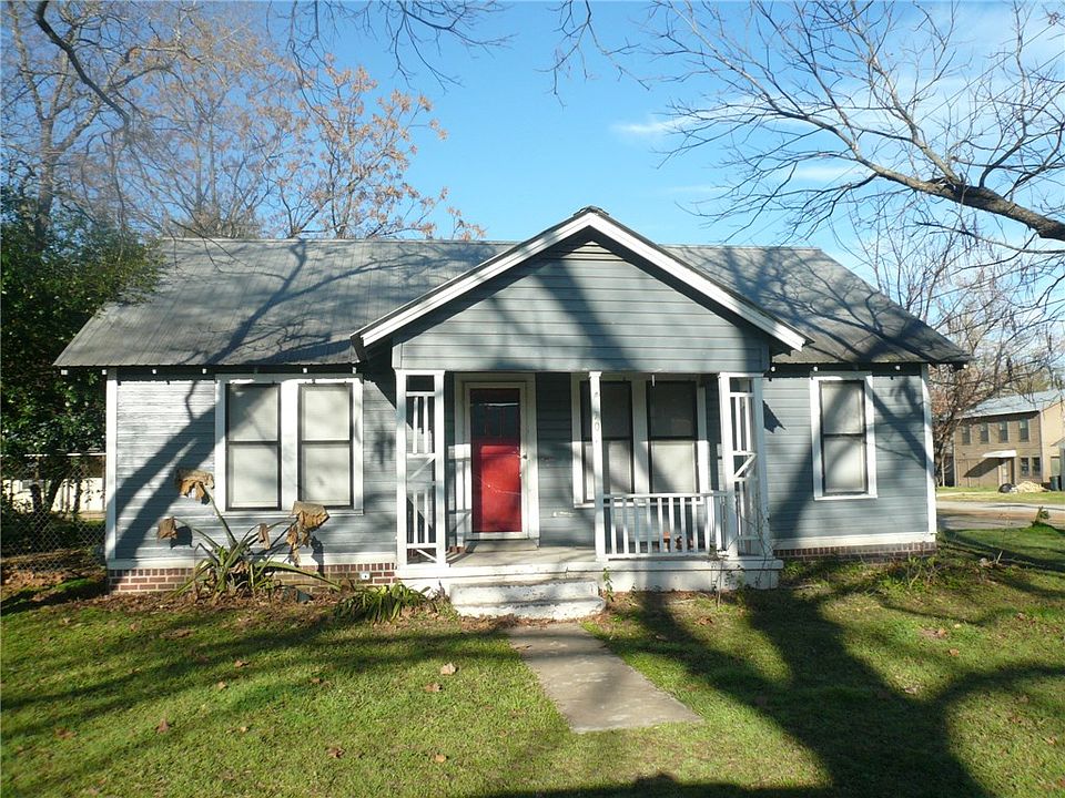 1st image of 707 Bishop St