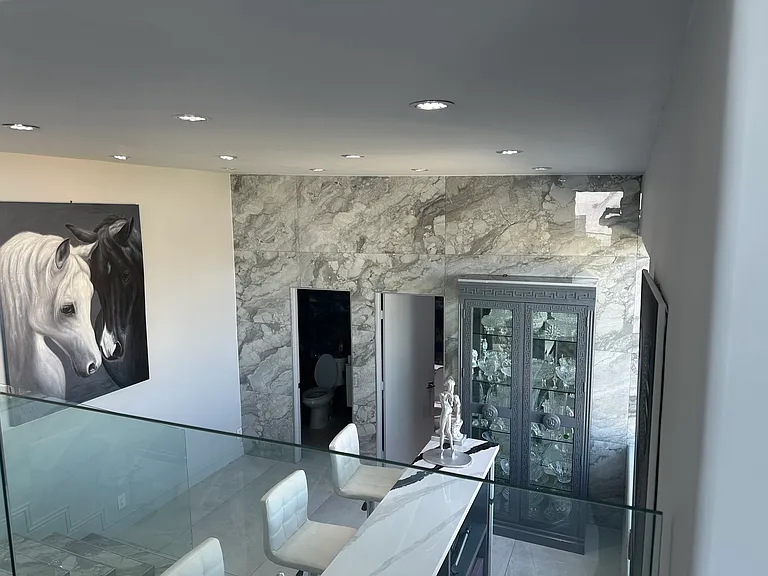 2195 Sunset Plaza Dr — Photo 11
