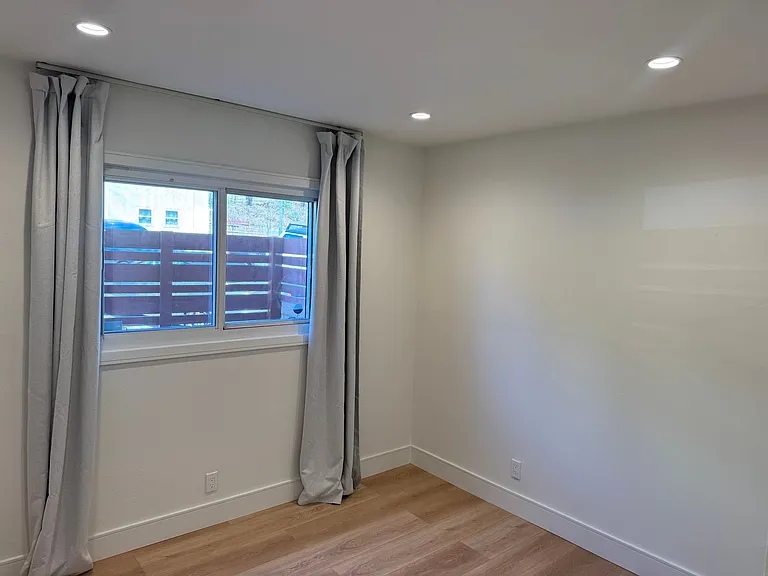 124 Rees St — Photo 10