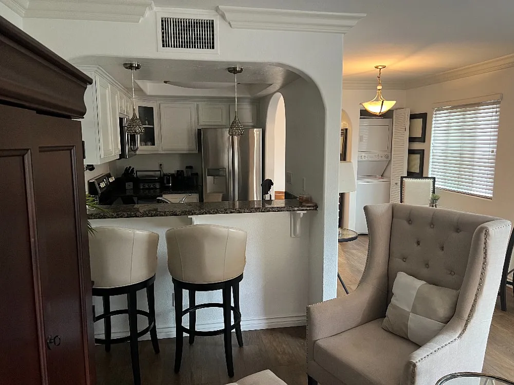 1 bed, 560 sqft, $2,300 — Photo 2