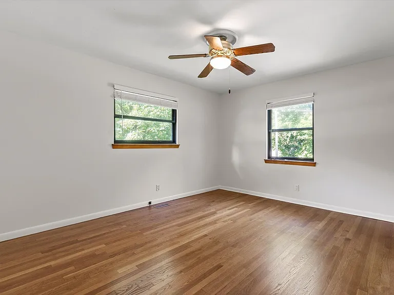 517 Randall St — Photo 12