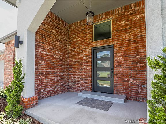 2nd image of 1451 Mabelle Dr