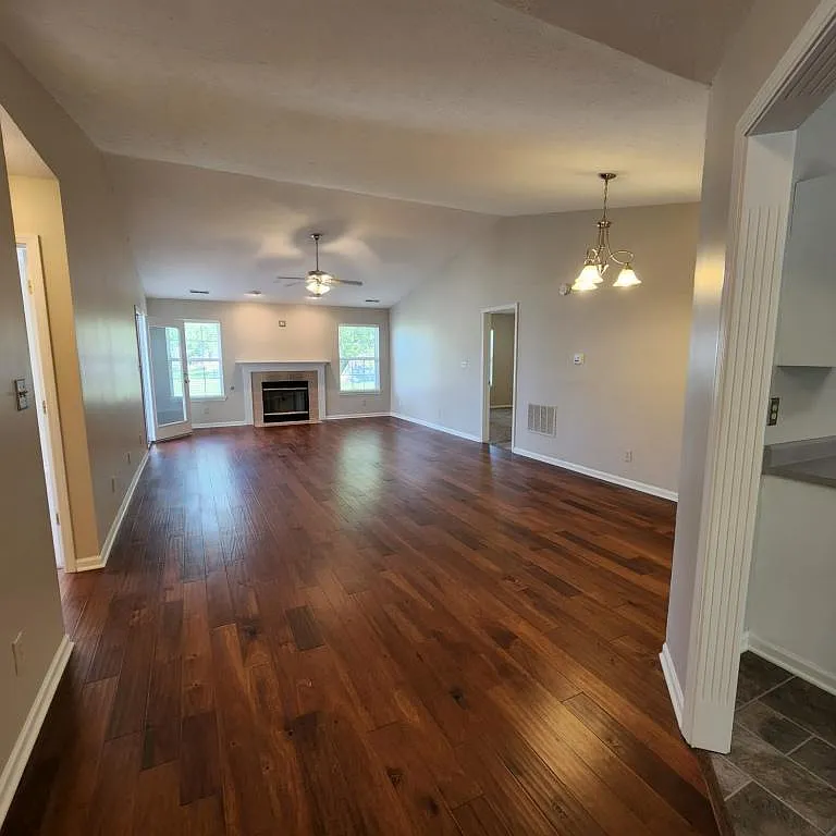 3 bed, 1694 sqft, $2,100 — Photo 2