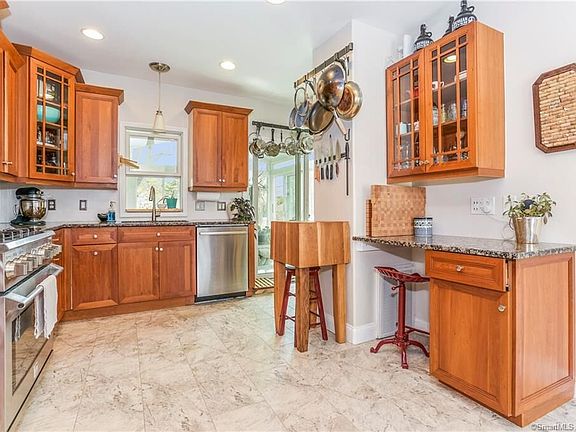 4th image of 34 Evergreen Ave