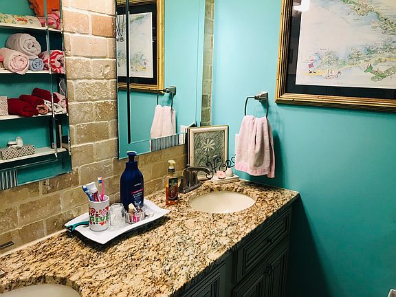 double vanity/granite