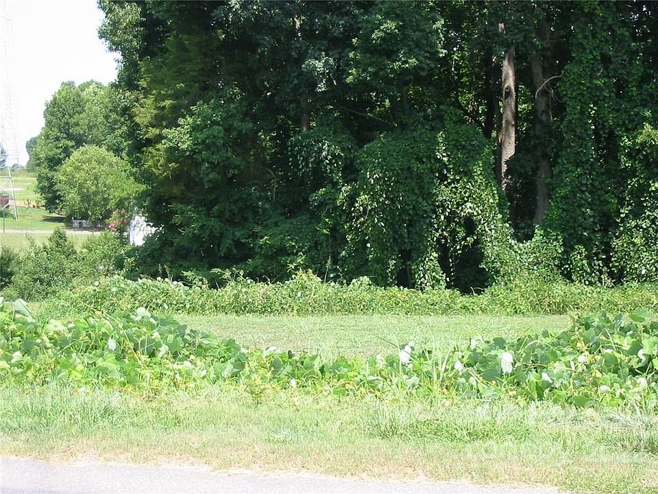 2nd image of 1002 Ragin Ln