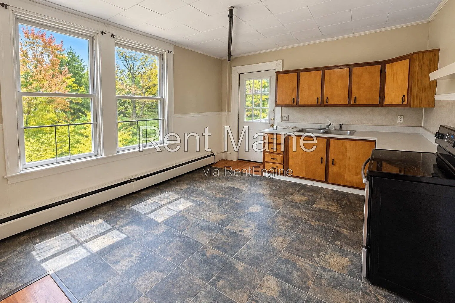 3 bed, 1.0 bath, $1,500 — Photo 2