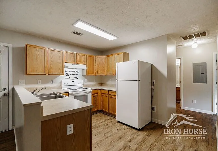 605 Baron Dr #B — Photo 6