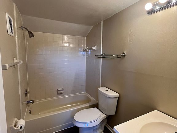 3rd image of 2737 Hunt Club Ln #2737