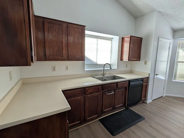 3644 W Elgin St — Photo 7