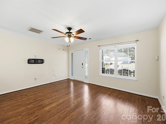 5th image of 685 Continental Dr
