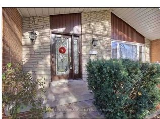 3079 Lindenlea Dr, Mississauga, ON L5C 2C3