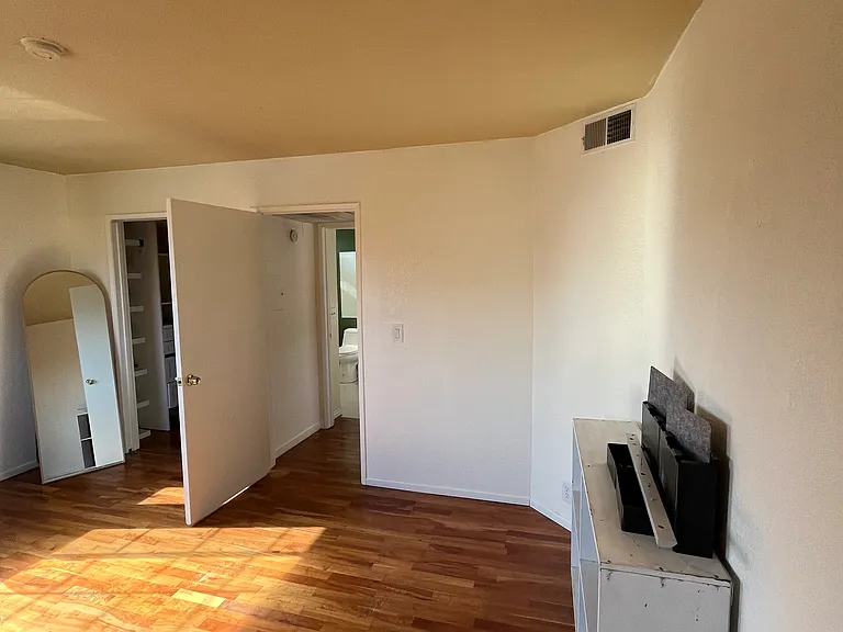 15946 Vanowen St #207 — Photo 13