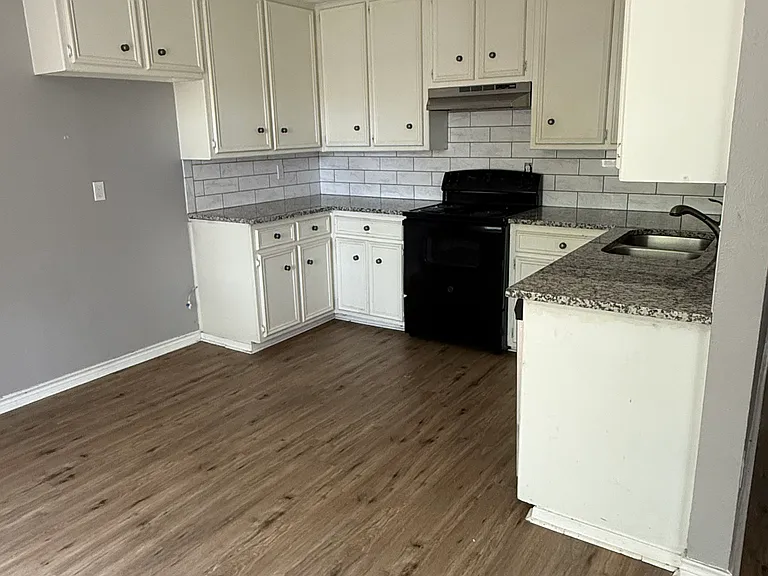 1402 E Marseille Ln — Photo 6
