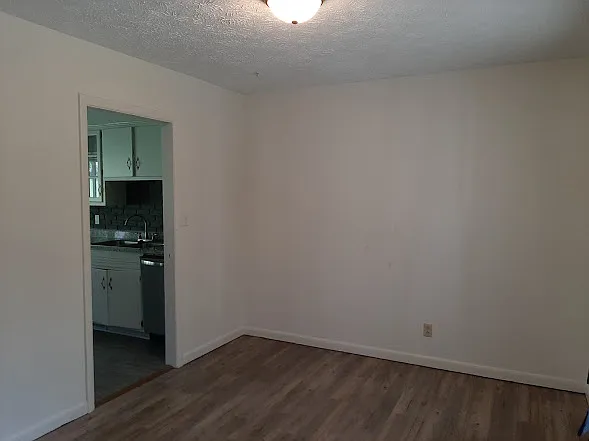 107 Hillwood Dr — Photo 4