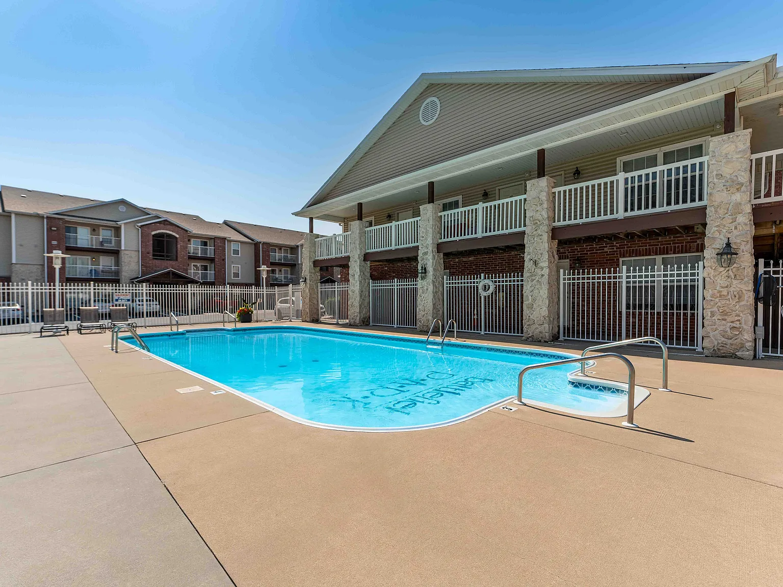 Battlefield Park Apartments — Photo 1