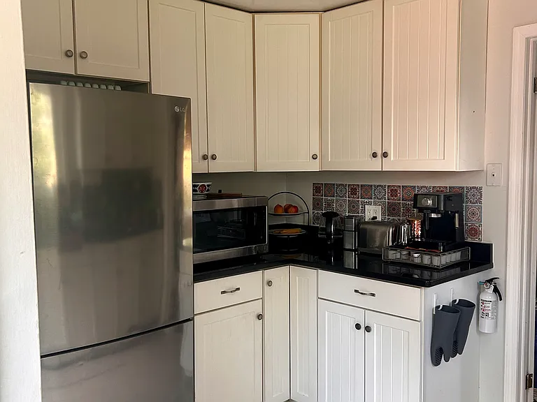 937 Patrick Henry Dr — Photo 8