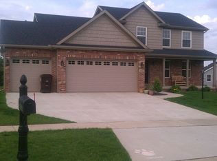 2005 John Dr, Mahomet, IL 61853