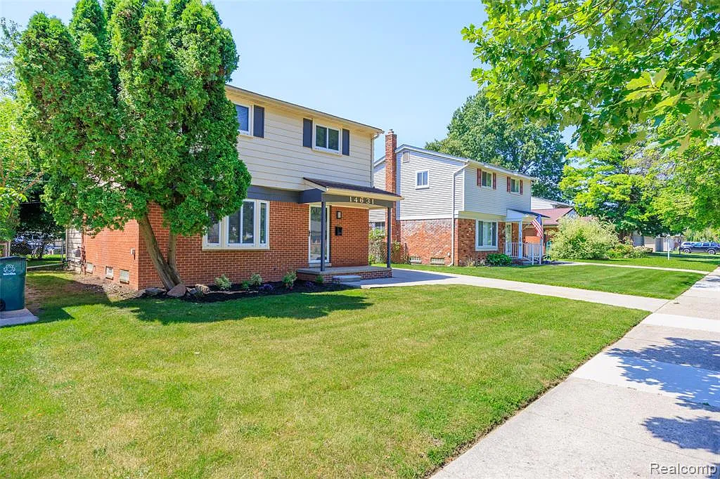 4 bed, 1.5 bath, 1498 sqft, $2,400 — Photo 3