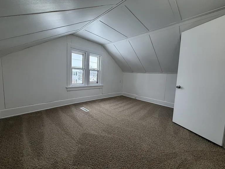 121 E Melvin Ave — Photo 26
