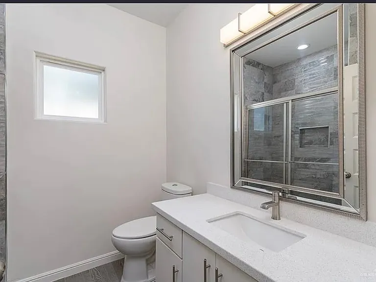 1424 W Franklin Ave — Photo 2