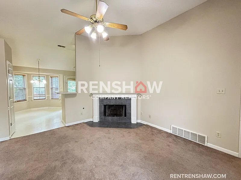 3 bed, 2.0 bath, 1273 sqft, $1,550 — Photo 2