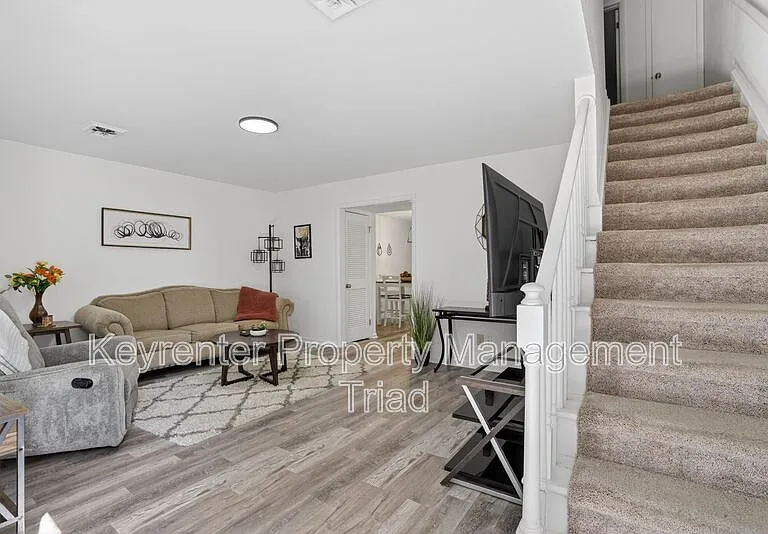 115 S Mendenhall St #D — Photo 6
