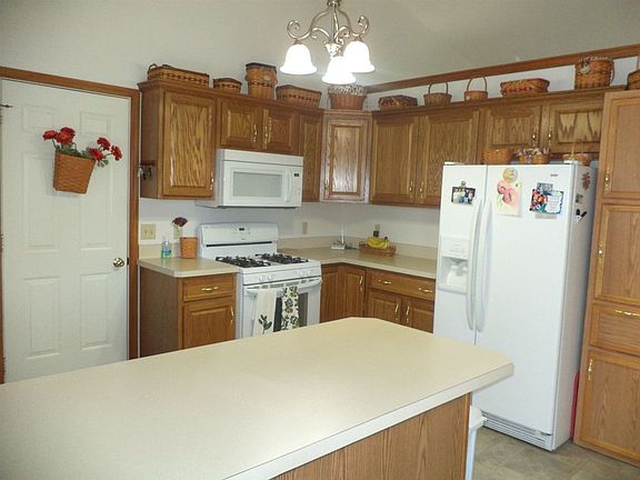 4th image of 1307 Red Blossom Dr