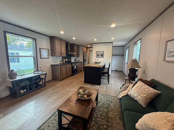 4th image of 13 Hearthside Rd