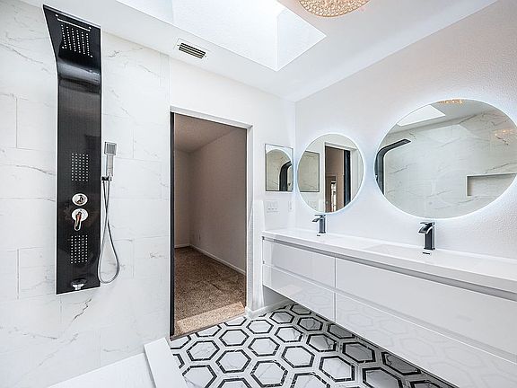 5th image of 472 Avila Cir NE