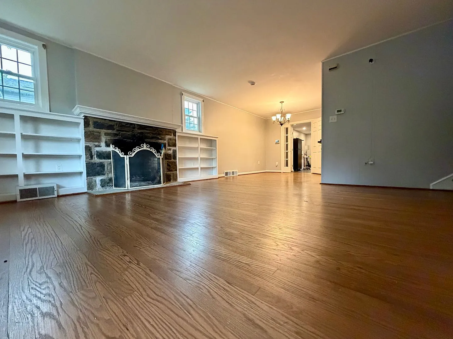 Stunning 4-Bedroom Home Nestled in Glenside. Available NOW! — Photo 3