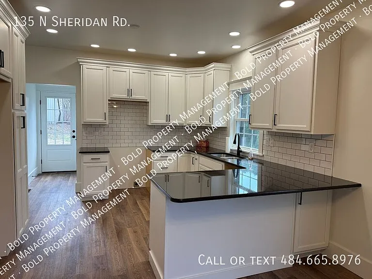 135 N Sheridan Rd — Photo 6