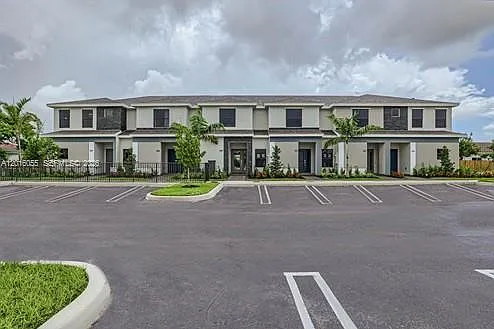 3 bed, 3.0 bath, $2,600 — Photo 1