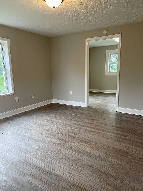 2 bed, 1.0 bath, 858 sqft, $1,300 — Photo 3