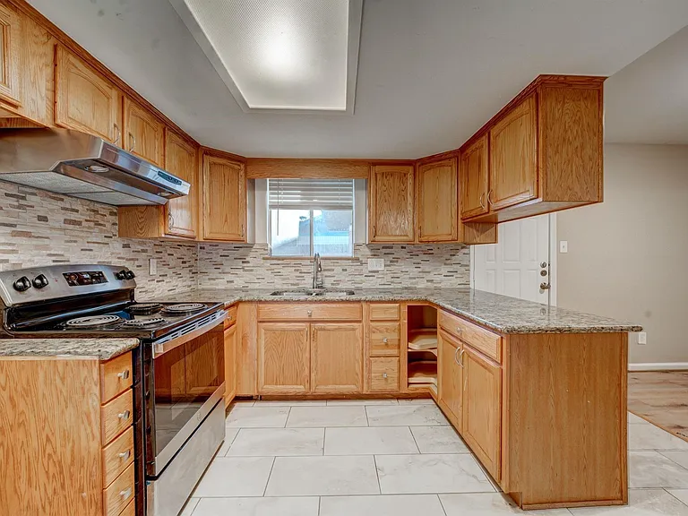 6331 Oaknut Dr — Photo 3