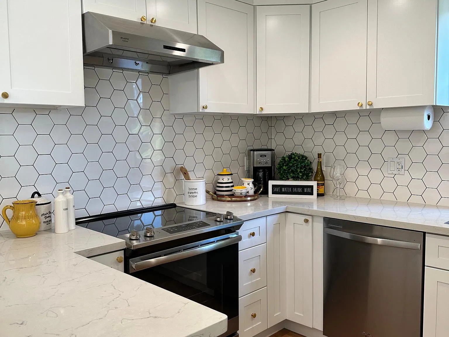 3 bed, 1407 sqft, $4,200 — Photo 2
