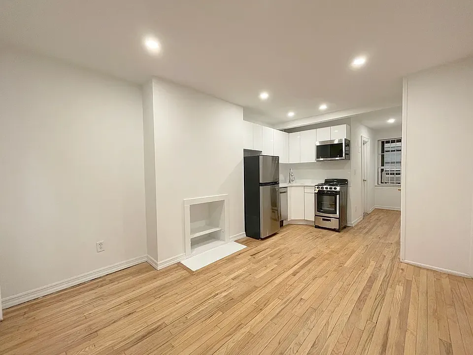 60 W 8th St #1E