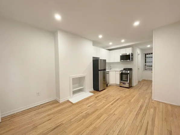 60 W 8th St APT 1E, New York, NY 10011