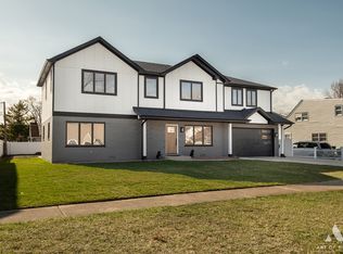 8524 Meade Ave, Burbank, IL