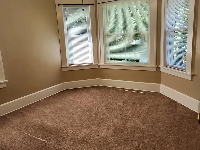 860 Parkway Blvd — Photo 12