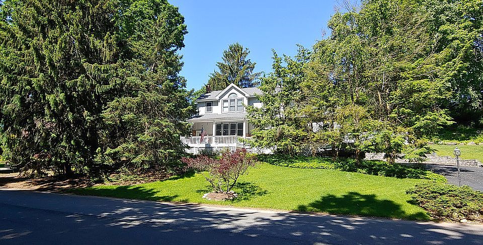 1st image of 729 Handwerg Dr