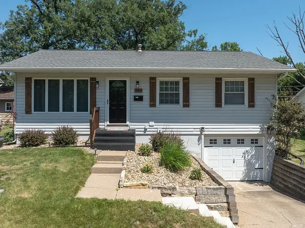 1015 Pawnee Dr NW, Cedar Rapids, IA 52405
