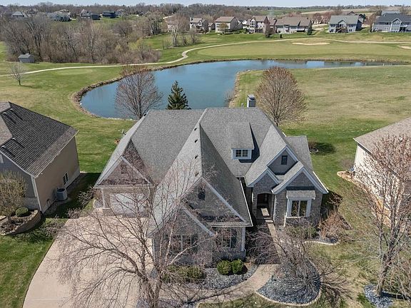 2nd image of 10 Country Club Ct
