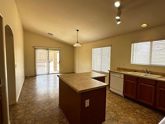 4th image of 953 E Desert Holly Dr