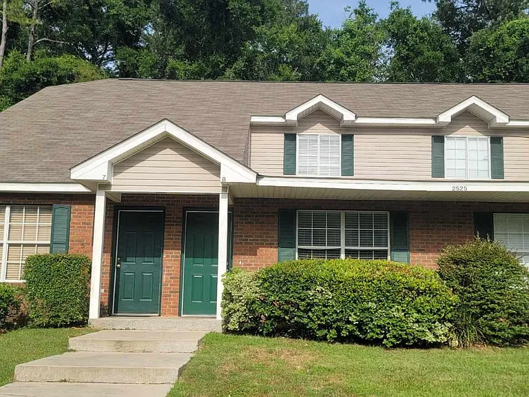2525 Hartsfield Rd #8 — Photo 1