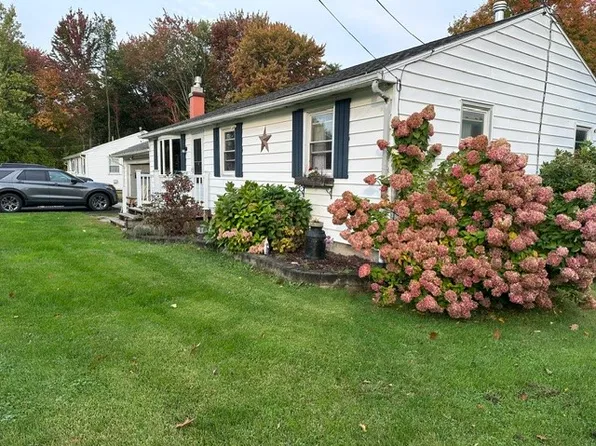5968 Birchwood Ln, Sodus, NY 14551