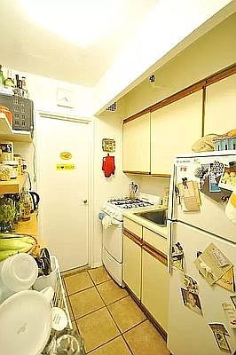 4th image of 272 W 77th St #B1