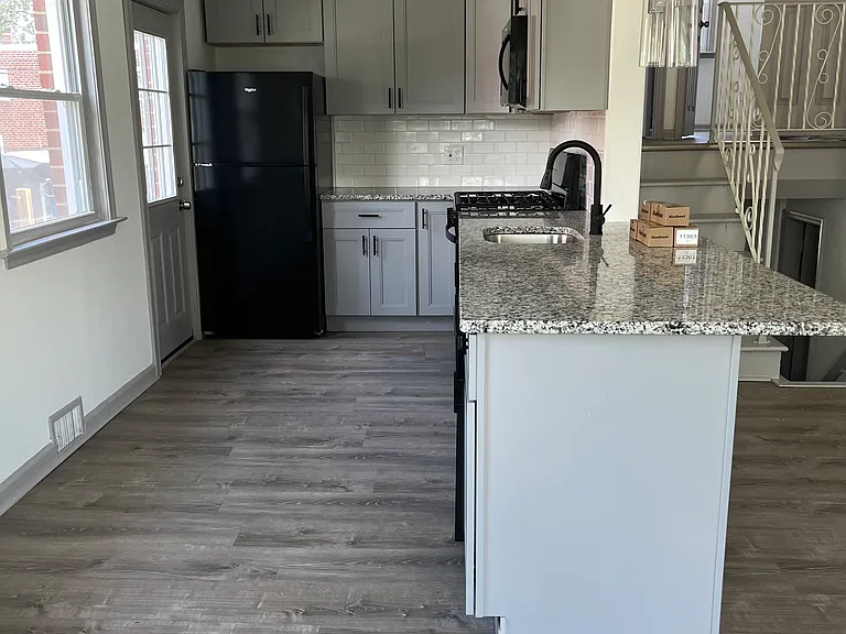 514 8th Ave — Photo 2