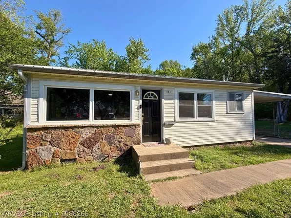 302 W North St, Clarksville, AR 72830